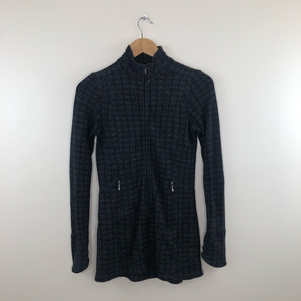 ibex Women's Long-Sleeve Zip-Up Top in Charcoal Houndstooth